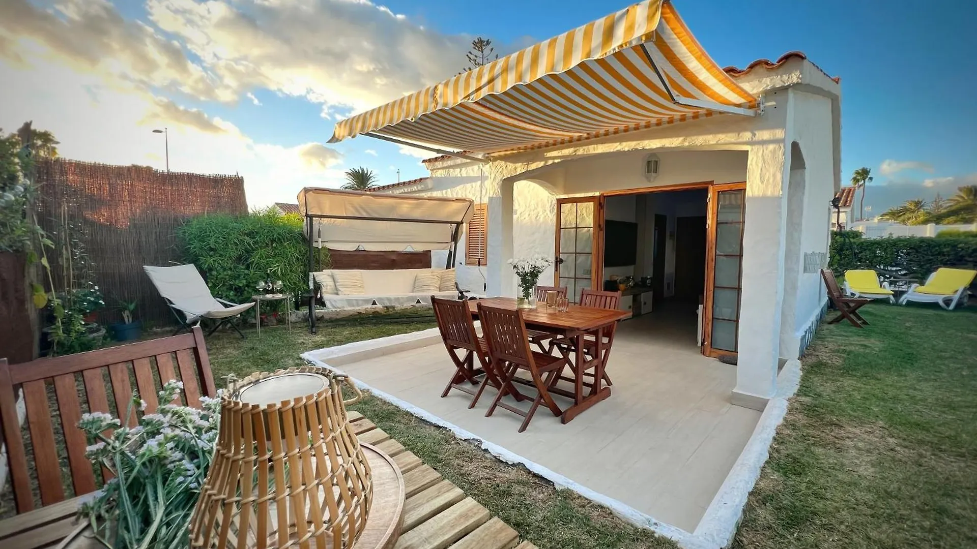 Buzzstays: 1-Bed Bungalow, Garden, Near Yumbo & Beach contacts