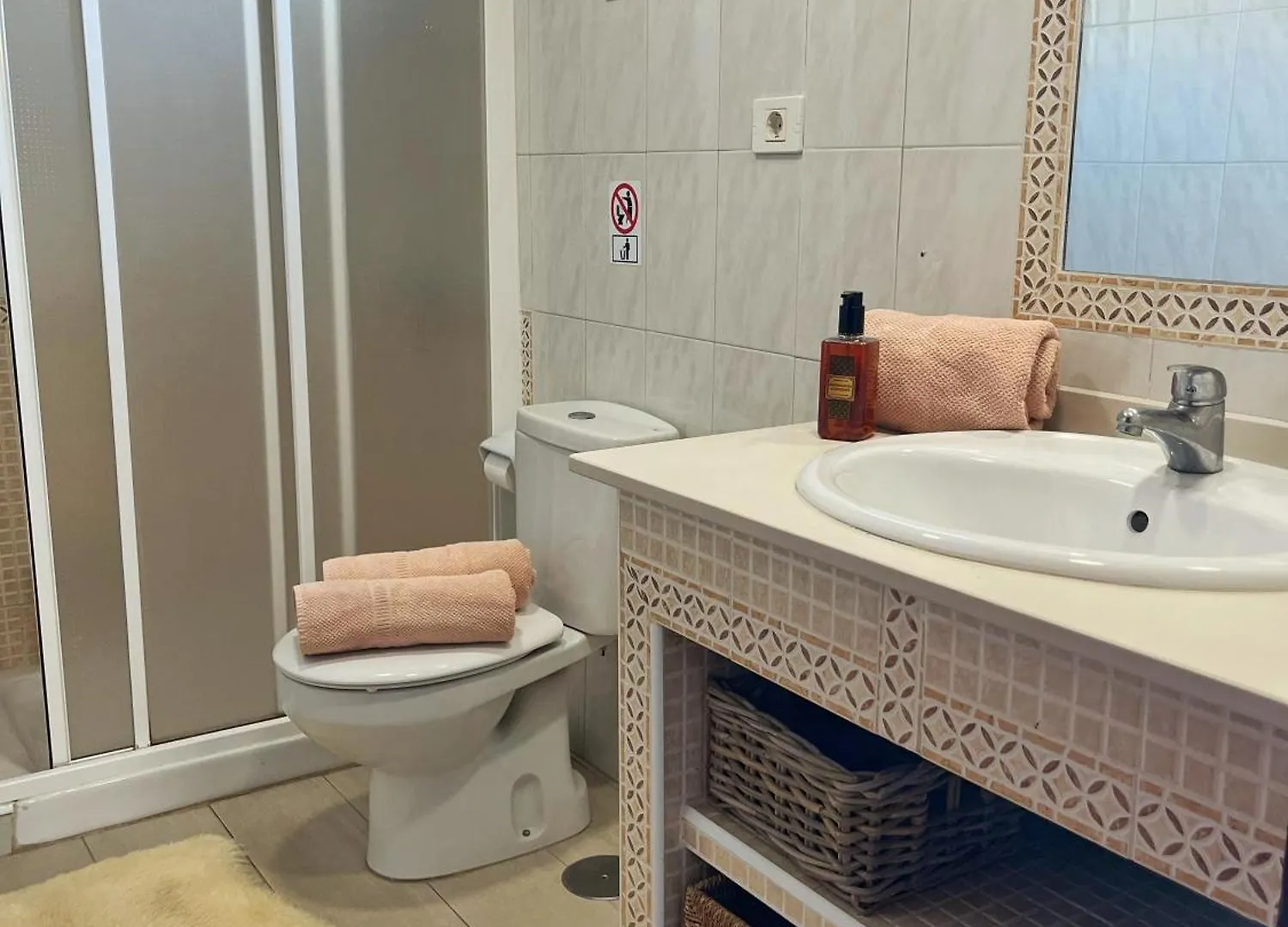 Buzzstays: 1-Bed Bungalow, Garden, Near Yumbo & Beach Maspalomas  0*, Maspalomas (Gran Canaria)