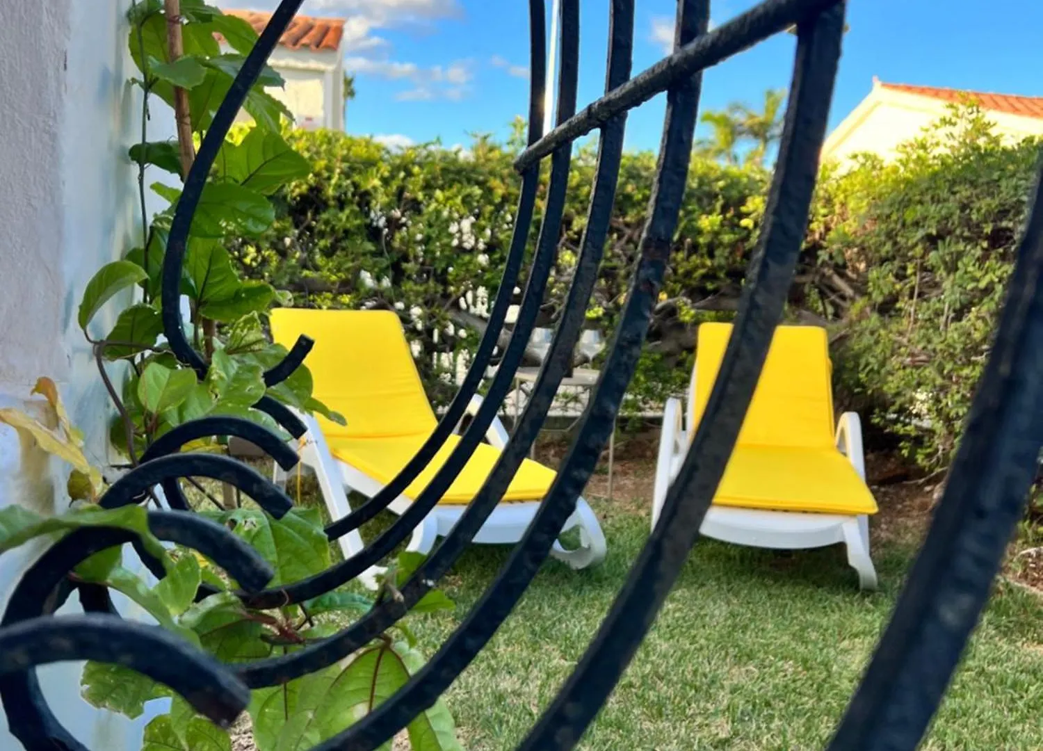 Apartment Buzzstays: 1-Bed Bungalow, Garden, Near Yumbo & Beach Maspalomas