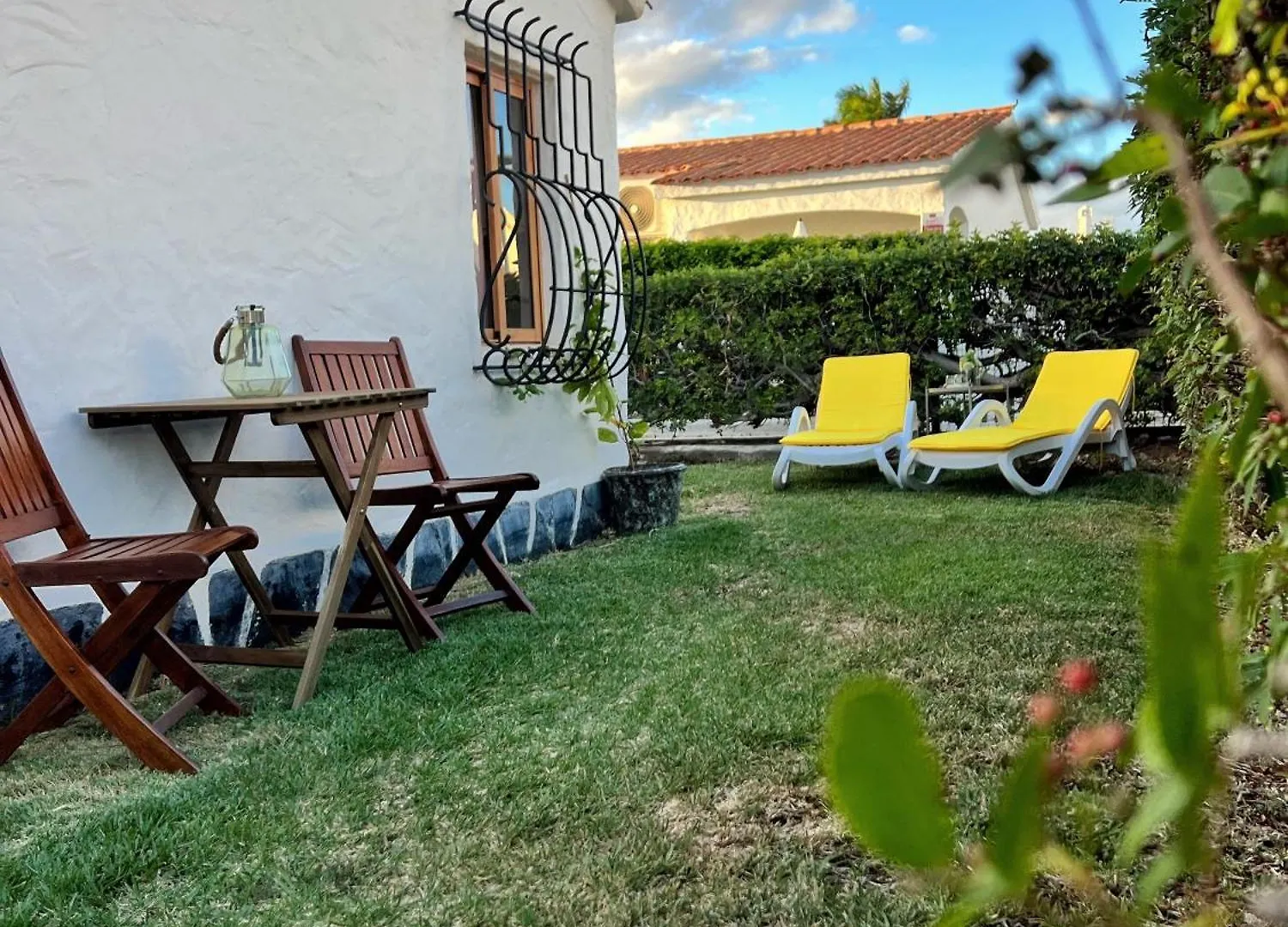 Buzzstays: 1-Bed Bungalow, Garden, Near Yumbo & Beach Maspalomas  Spain
